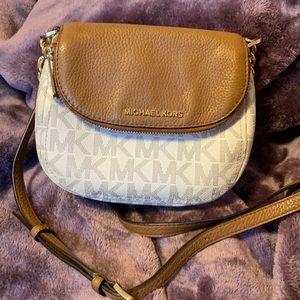 Micheal Kors cross body bag